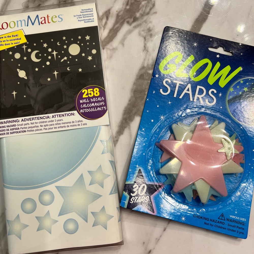 Glowing stars wall decor set